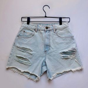 Billabong light wash jean shorts size medium.